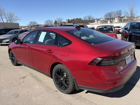 Certified 2025 Honda Accord SE image 7