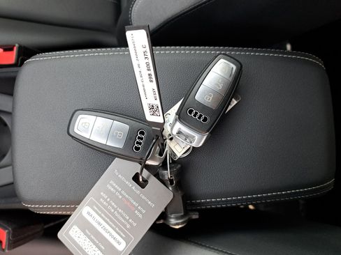 Certified 2025 Audi Q4 e-tron Premium Plus w/ Premium Plus AWD/4WD image 38