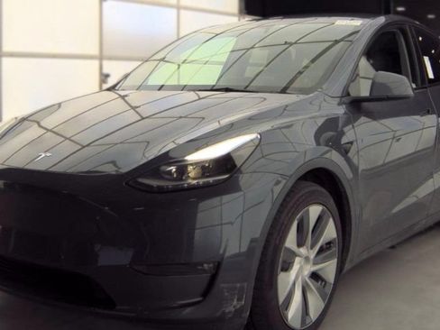 Used 2023 Tesla Model Y Long Range AWD/4WD image 1