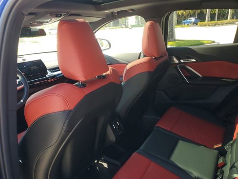 Used 2025 BMW X2 xDrive28i w/ Premium Package image 16