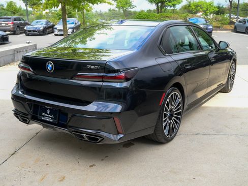 Used 2025 BMW 760i xDrive w/ Autobahn Package AWD/4WD image 5