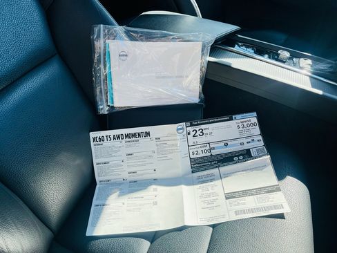 Used 2020 Volvo XC60 T5 Momentum image 28