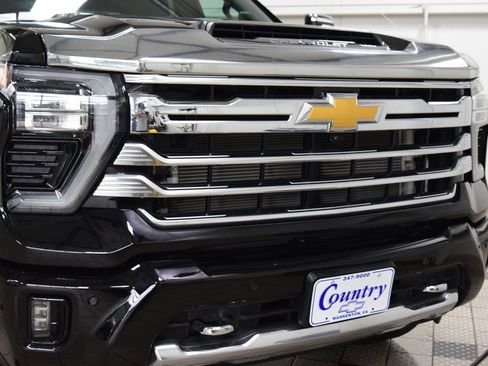 Used 2024 Chevrolet Silverado 2500 High Country w/ Technology Package AWD/4WD image 13
