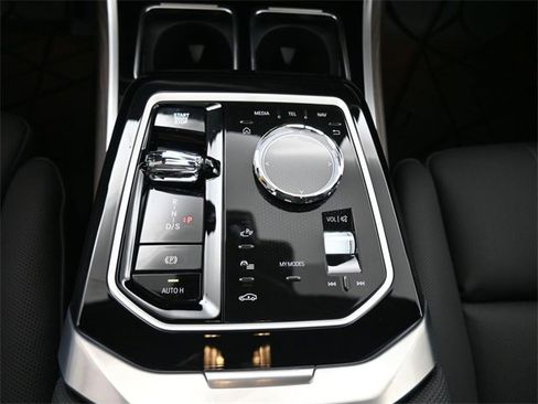 New 2026 BMW 750e xDrive w/ Premium Package image 4