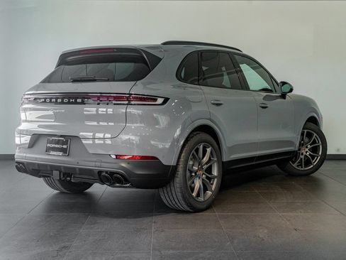Certified 2025 Porsche Cayenne AWD/4WD image 7