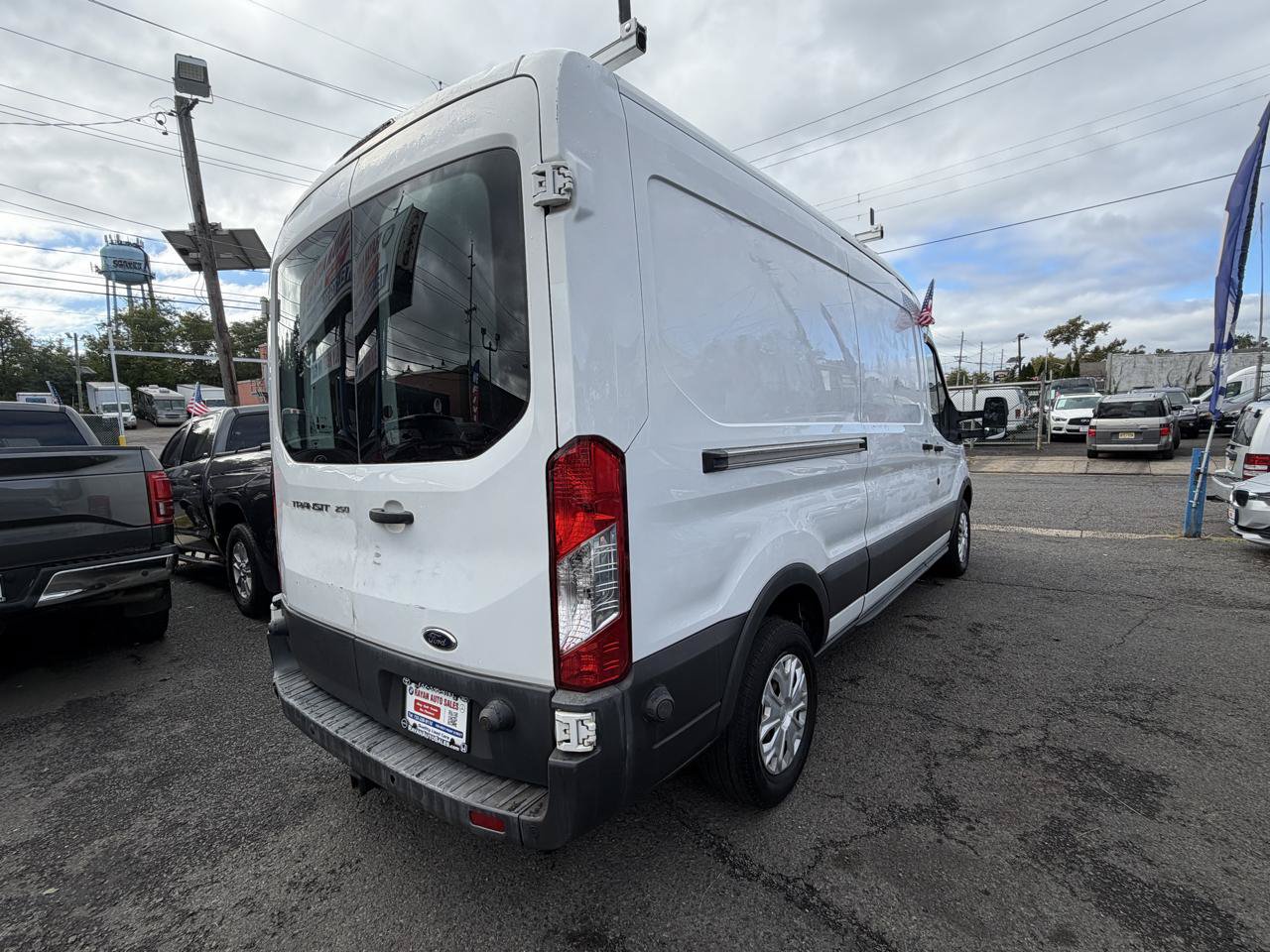 Used 2015 Ford Transit 250 148 Medium Roof w/ Interior Upgrade Package RWD image 11
