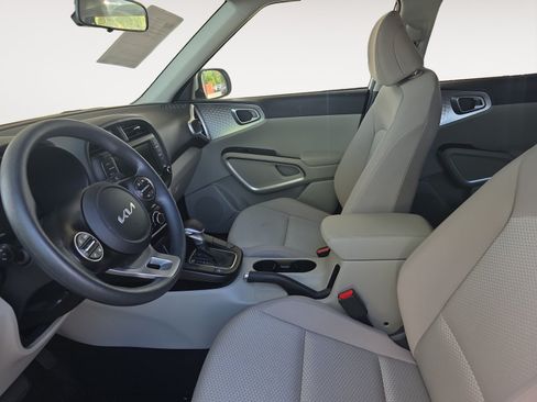 Certified 2025 Kia Soul LX w/ LX Technology Package FWD image 21