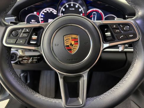 Used 2019 Porsche Panamera image 16