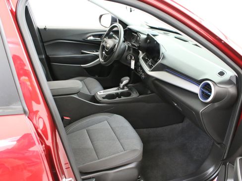 Used 2024 Chevrolet Trax LS FWD image 31