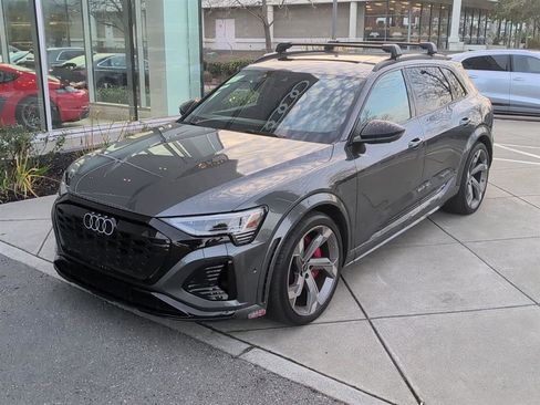 Used 2024 Audi Q8 e-tron Prestige image 1