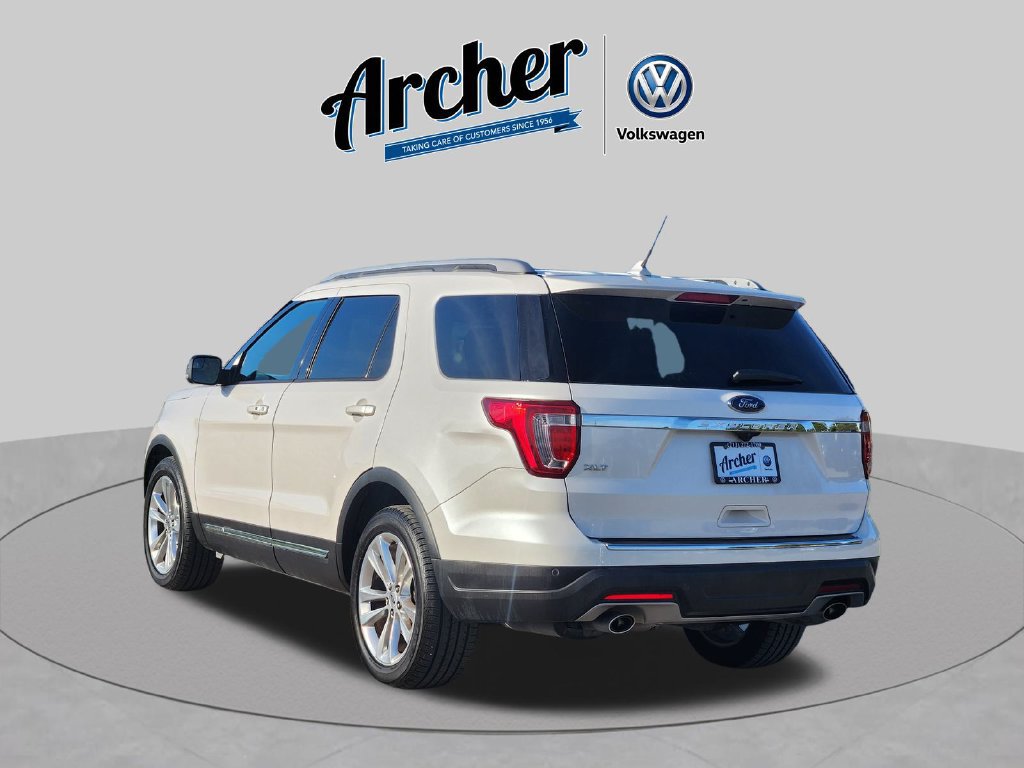 Used 2018 Ford Explorer XLT w/ Equipment Group 202A FWD image 3