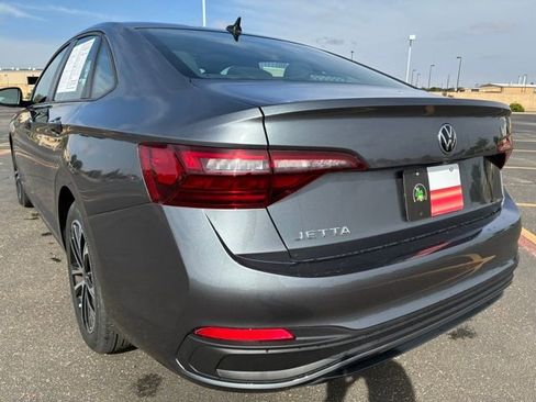 Used 2022 Volkswagen Jetta Sport FWD image 4