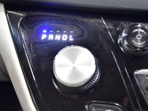 Used 2024 Chrysler Pacifica Touring-L FWD image 32