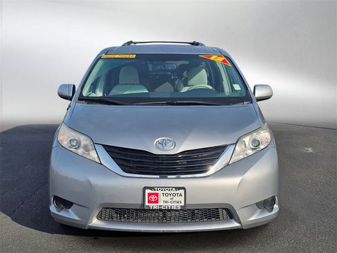 Used 2012 Toyota Sienna LE w/ Towing Pkg image 8