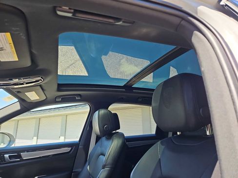 Certified 2022 Porsche Cayenne Platinum Edition AWD/4WD image 17
