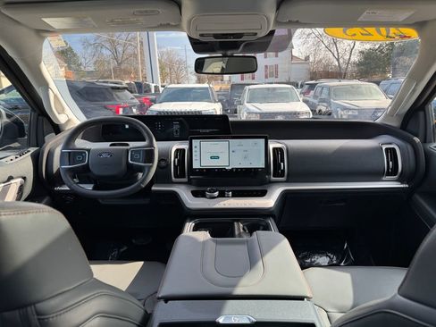 Used 2025 Ford Expedition Active image 28