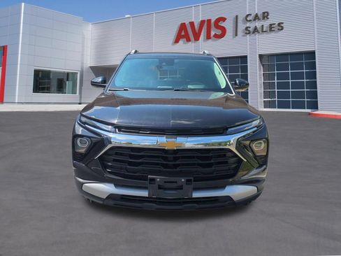 Used 2025 Chevrolet TrailBlazer LT AWD/4WD image 2