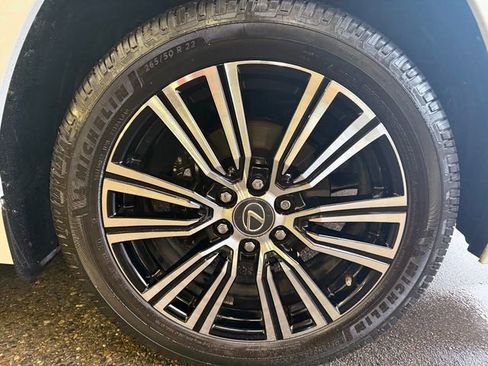 Certified 2022 Lexus LX 600 4WD w/ Luxury Package image 11