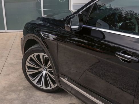 Used 2021 Bentley Bentayga AWD/4WD image 14