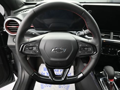 Used 2025 Chevrolet Trax RS w/ Driver Confidence Package image 10