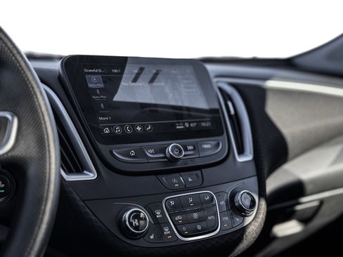 Used 2024 Chevrolet Malibu LT image 14