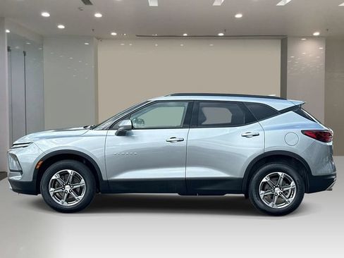 Used 2024 Chevrolet Blazer LT w/ Convenience Package FWD image 2