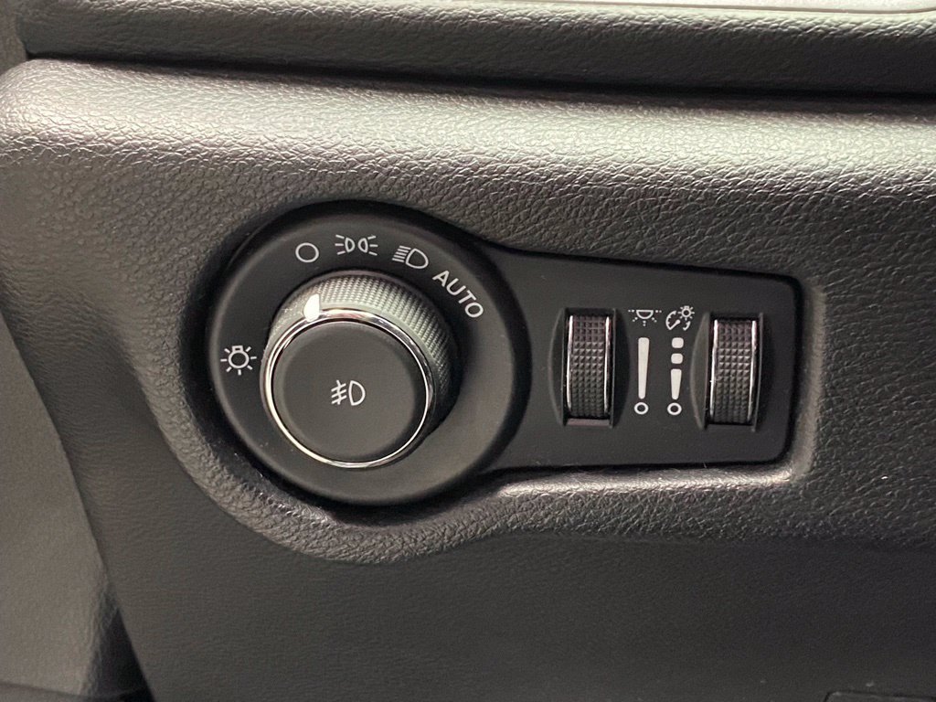 Used 2020 Chrysler Pacifica Touring-L AWD/4WD image 17