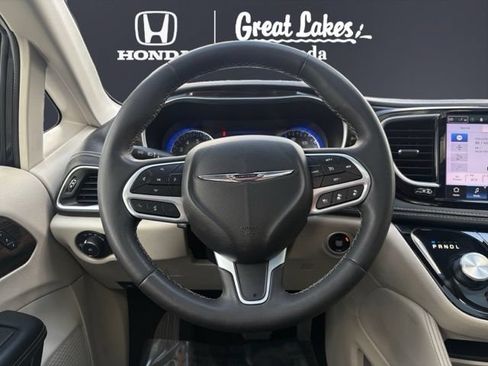 Used 2023 Chrysler Pacifica Limited FWD image 14