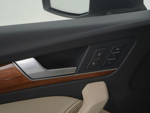 Used 2023 Audi Q5 e Prestige w/ Prestige Package image 22