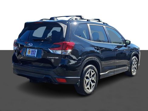 Used 2023 Subaru Forester Premium image 6