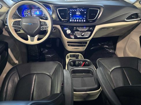 Used 2017 Chrysler Pacifica Platinum FWD image 10