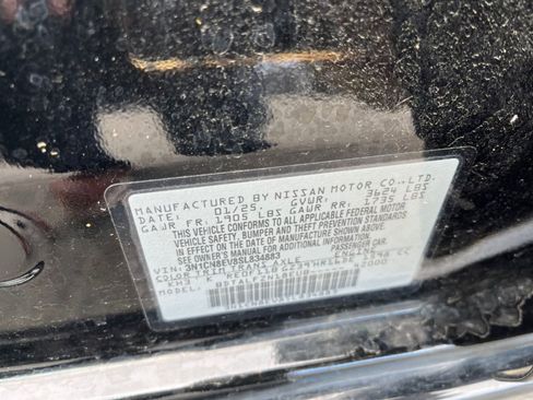 Used 2025 Nissan Versa SV image 9