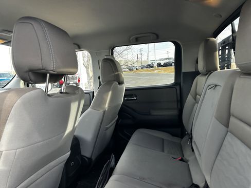 Used 2022 Nissan Frontier SV w/ Technology Package image 10