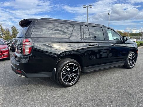 Used 2023 Chevrolet Suburban RST w/ Sport Performance Package image 5