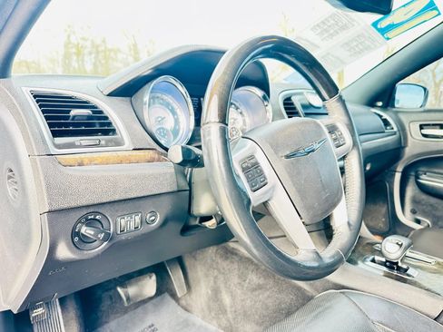 Used 2014 Chrysler 300 C RWD image 12