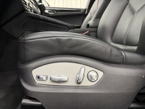 Certified 2025 Porsche Macan image 32