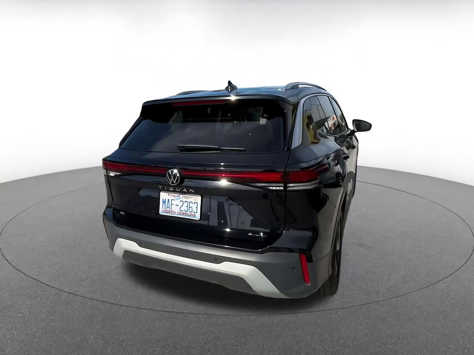Used 2026 Volkswagen Tiguan SE AWD/4WD image 13