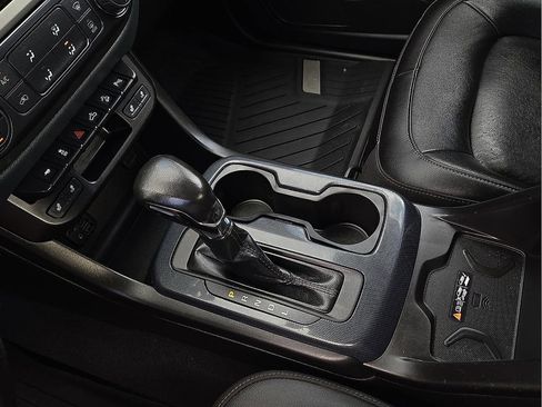 Used 2022 Chevrolet Colorado Z71 w/ Z71 Midnight Edition image 21