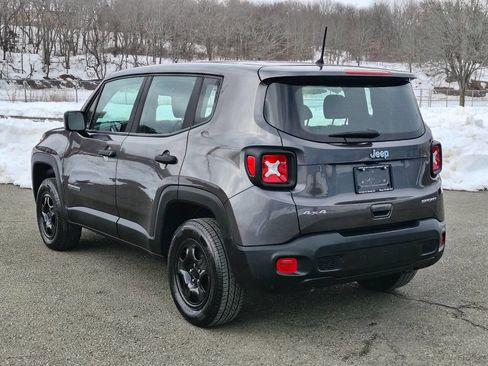 Used 2019 Jeep Renegade Sport image 5