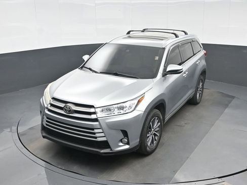 Used 2018 Toyota Highlander XLE FWD image 16