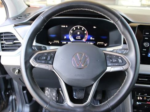 Used 2025 Volkswagen Taos SE AWD/4WD image 14