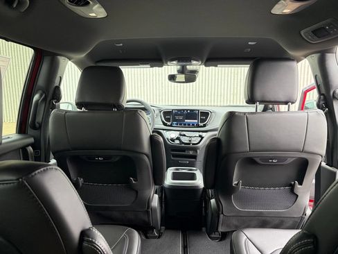 New 2026 Chrysler Pacifica Select AWD/4WD image 20