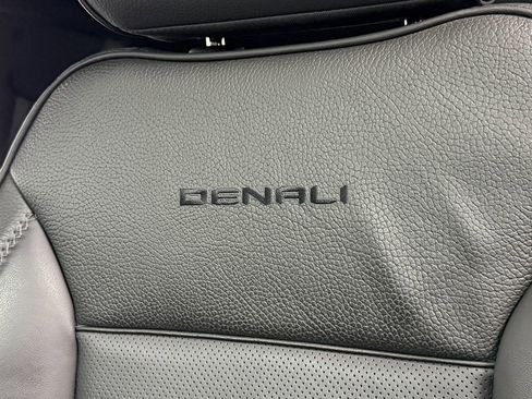 Used 2025 GMC Yukon Denali image 14