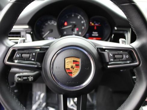 Used 2022 Porsche Macan image 16