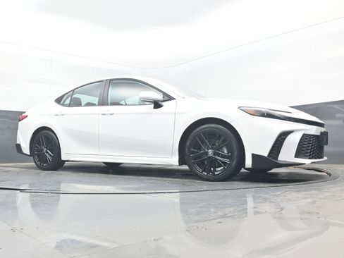 Used 2025 Toyota Camry SE FWD image 22