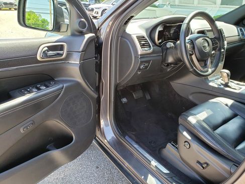 Used 2017 Jeep Grand Cherokee Limited AWD/4WD image 8