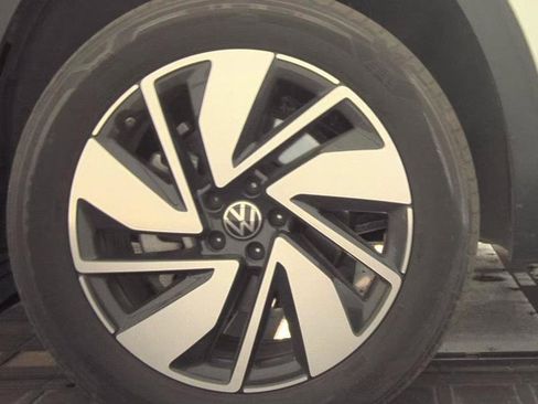 Used 2024 Volkswagen Atlas SE FWD image 8