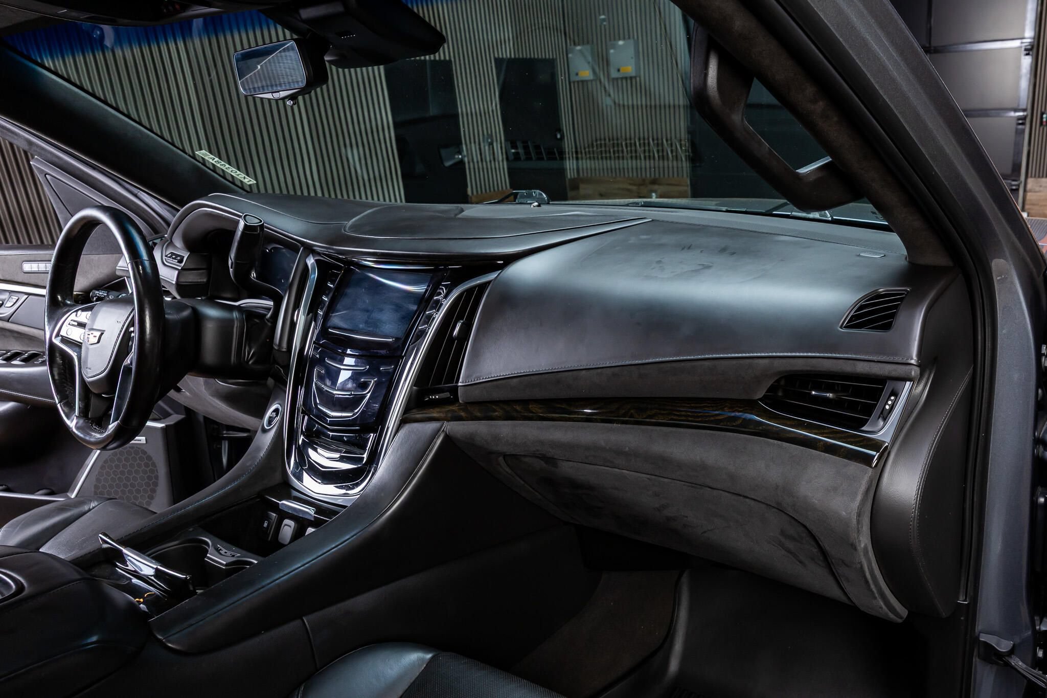 Used 2019 Cadillac Escalade Platinum AWD/4WD image 14