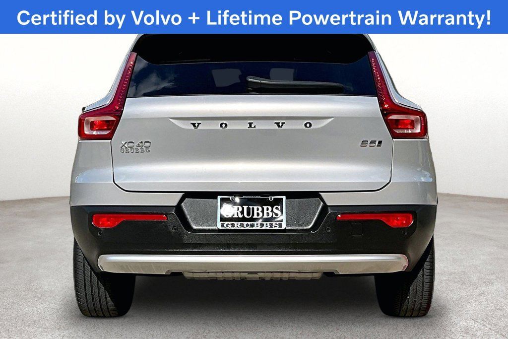 Used 2024 Volvo XC40 B5 Plus AWD/4WD image 5