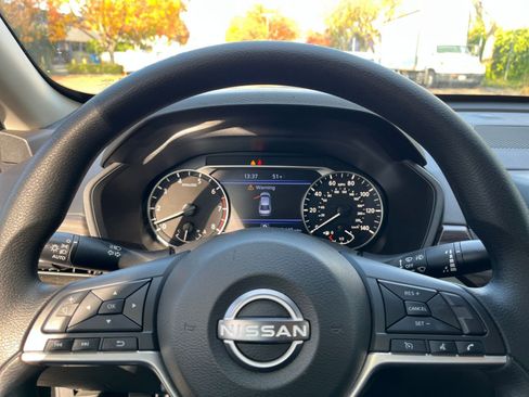 Used 2025 Nissan Altima 2.5 SV image 27